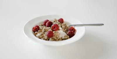 Mueslibowl met rood fruit Mueslibowl met rood fruit