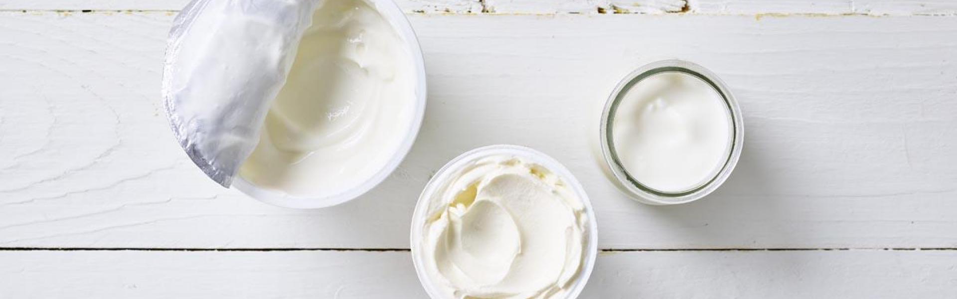 Yoghurt, plattekaas en zure room